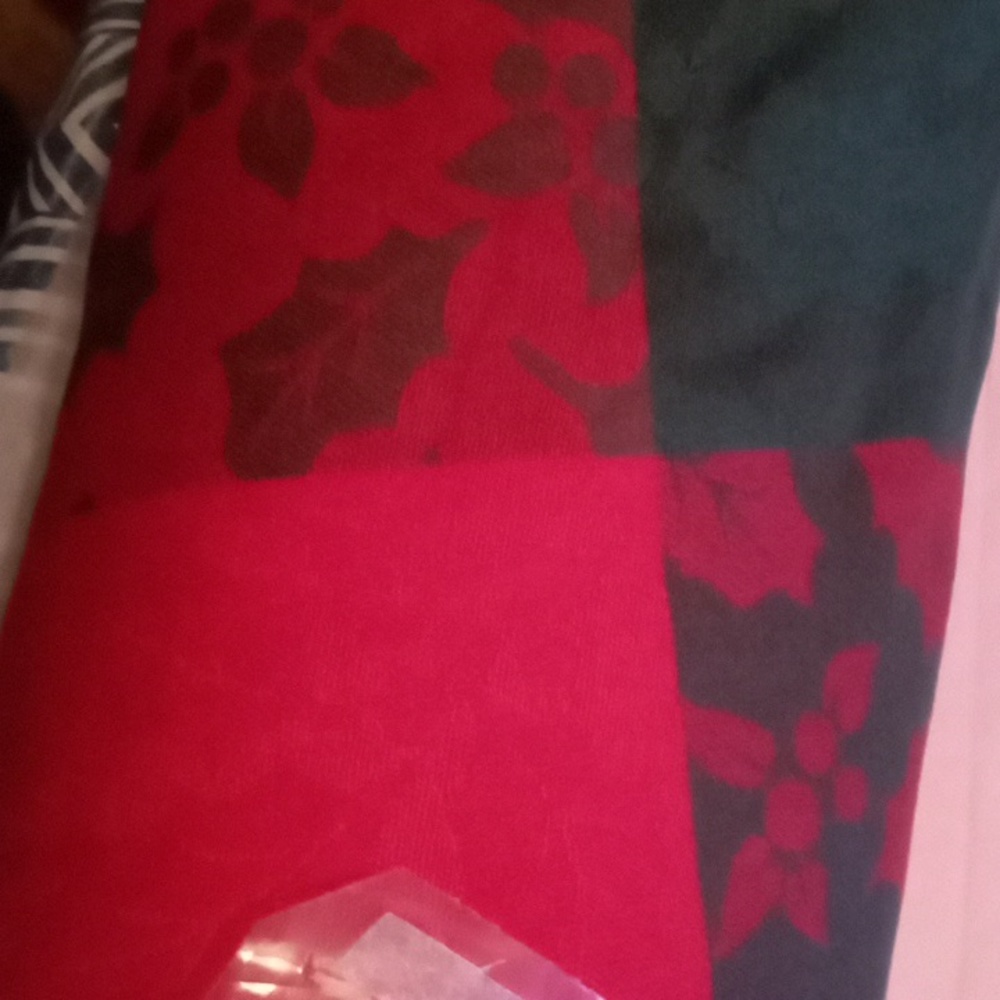 Holiday Table Clothes.. - Picture 6 of 11
